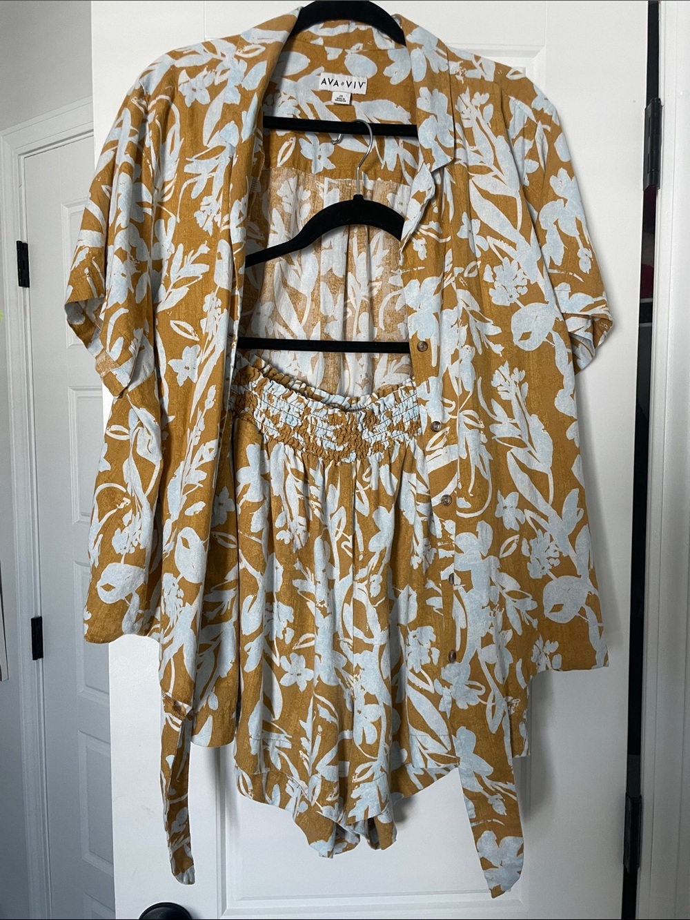 AVA& VIV Shorts & Top Linen/Rayon blend Abstract Florals Beach, Boho, Resort 2XL